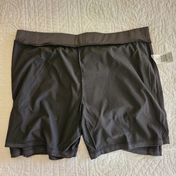 2 Black Skorts run small - Picture 4 of 5